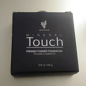 Younique powder foundation (velour)